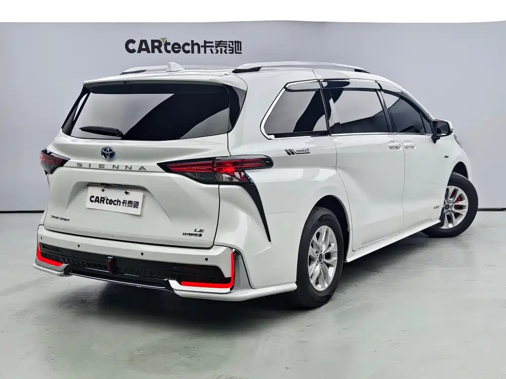 Toyota Sienna 2024