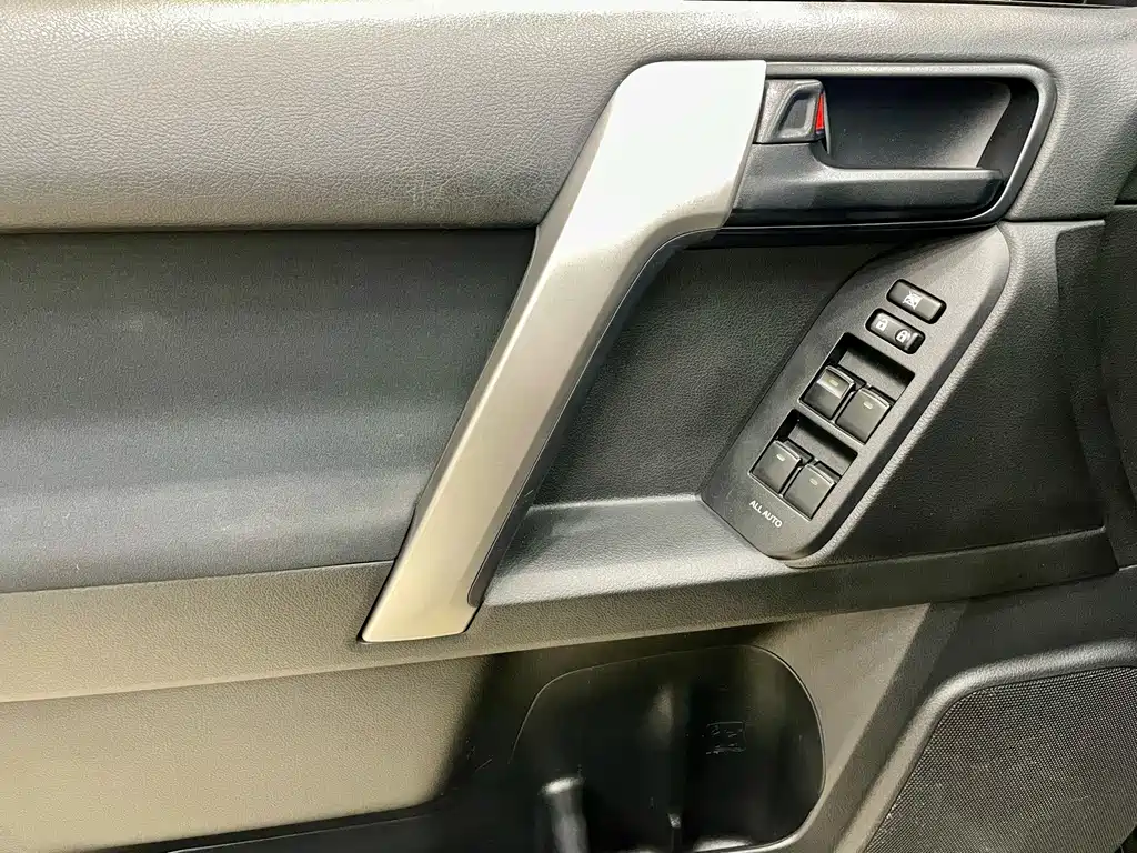 Toyota Prado 2015 — фото 17