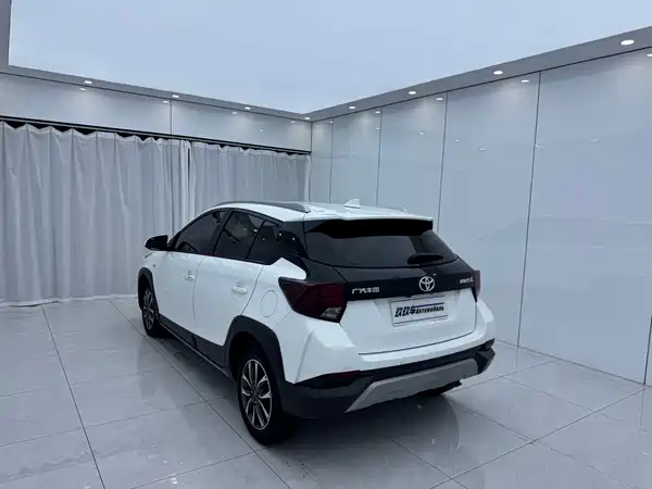Toyota Yaris L 2022