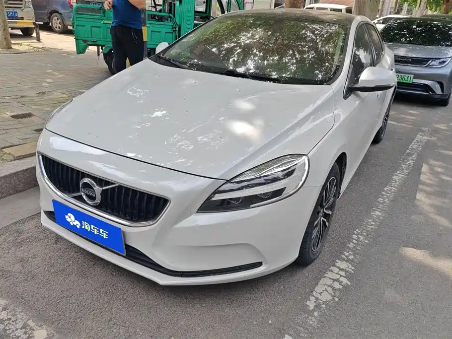 Volvo V40 2017 — фото 1
