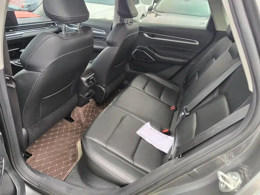 Geely Emgrand 2022