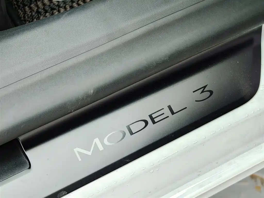 Tesla Model 3 2025 — фото 16