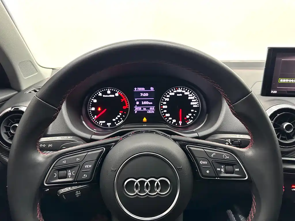 Audi Q2L 2022 — фото 15