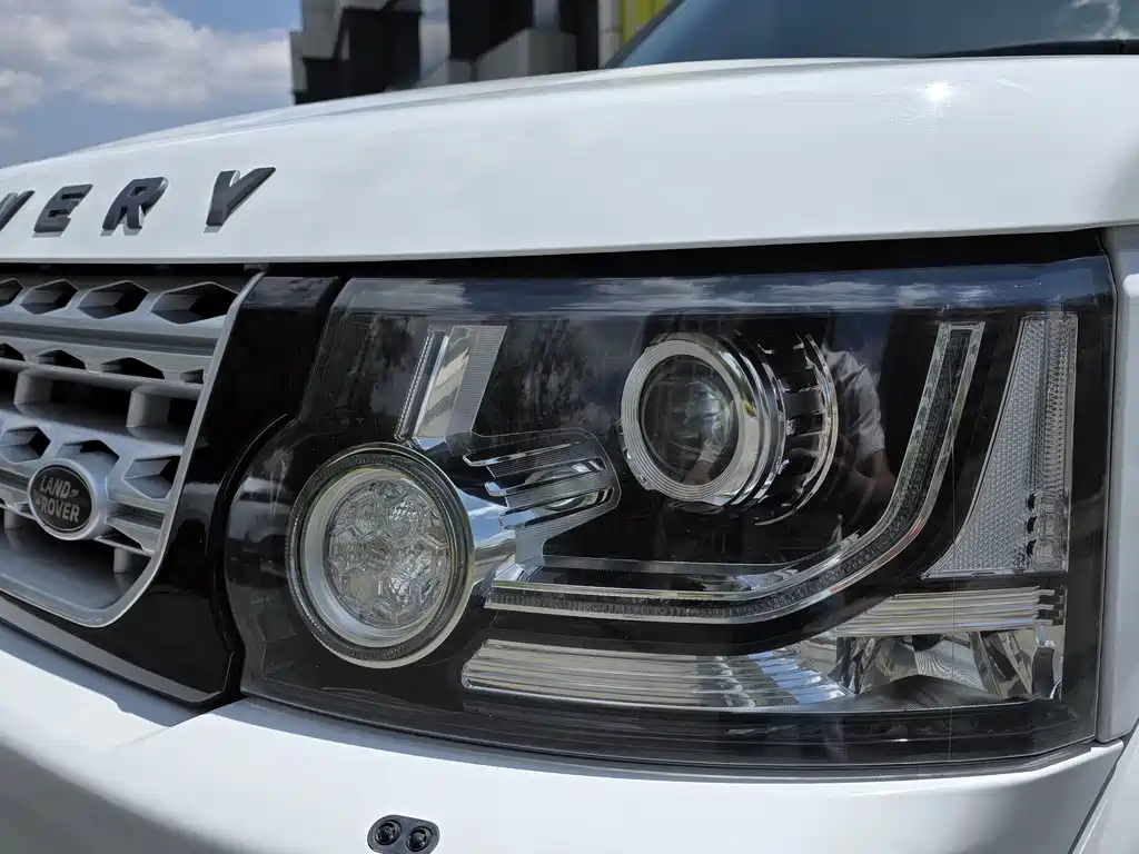 Land Rover Discovery 2015 — фото 10