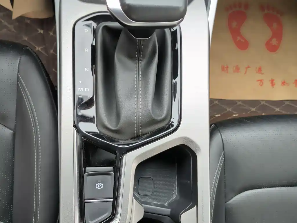 Geely Emgrand 2022