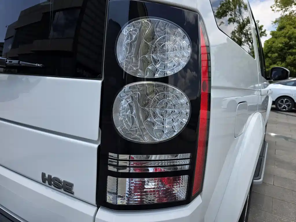 Land Rover Discovery 2015 — фото 13