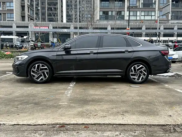 Volkswagen Sagitar 2022
