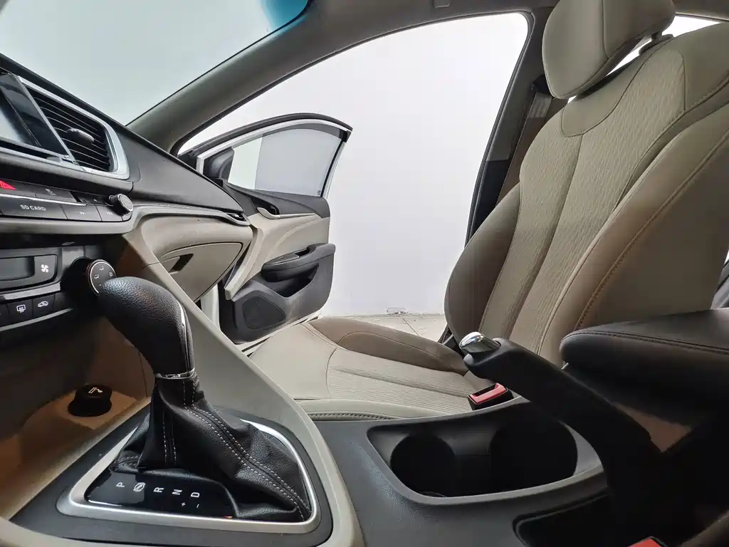 Buick Excelle GT 2015 — фото 12
