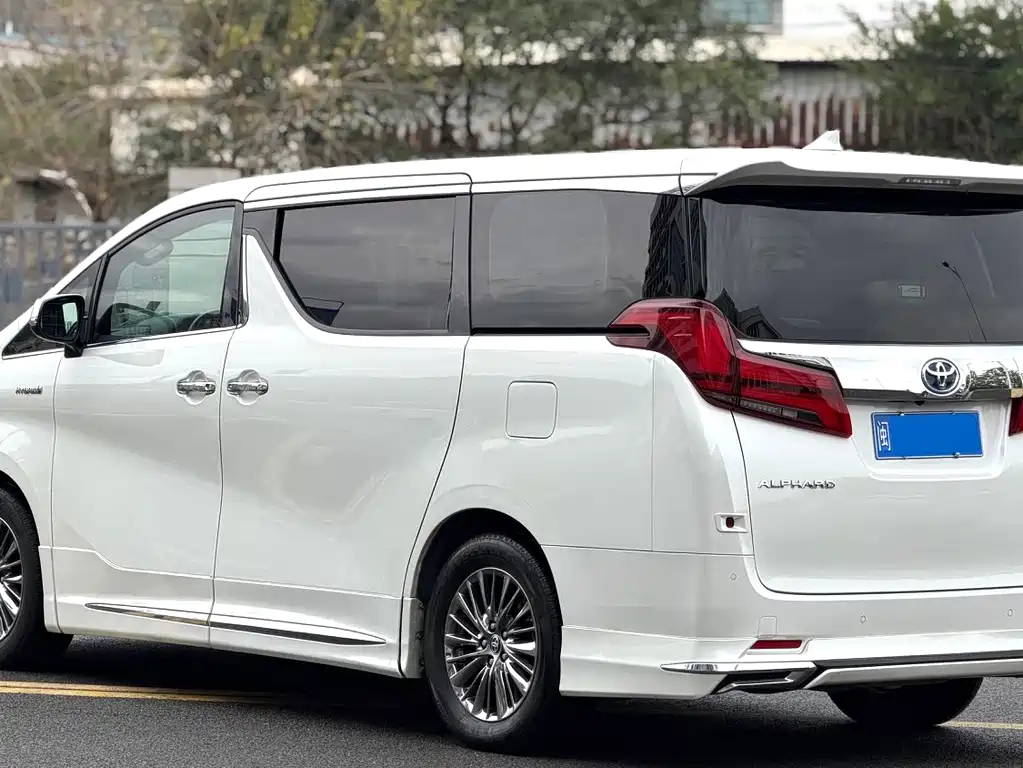 Toyota Alphard 2021