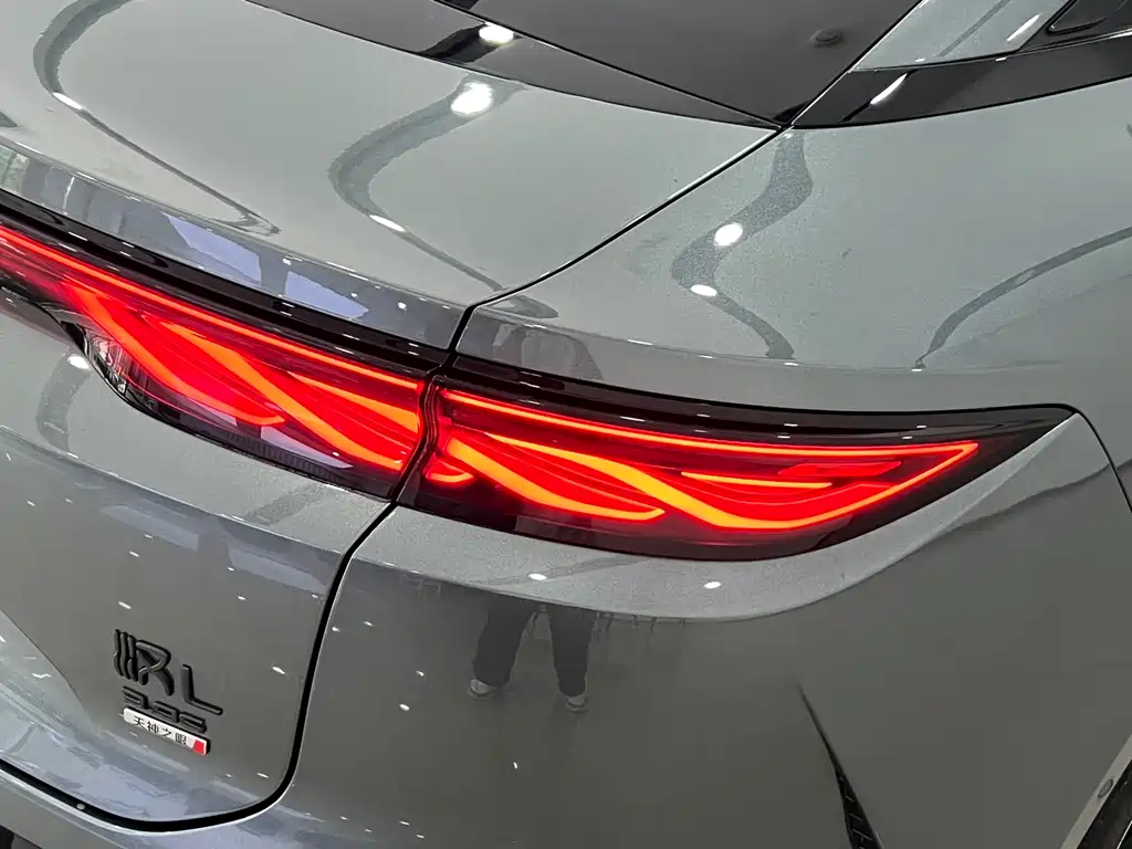 BYD Han L 2025