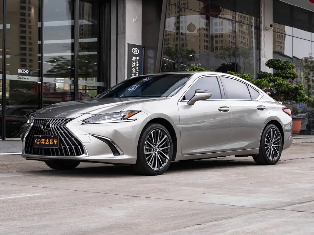 Lexus ES 2024 — фото 1