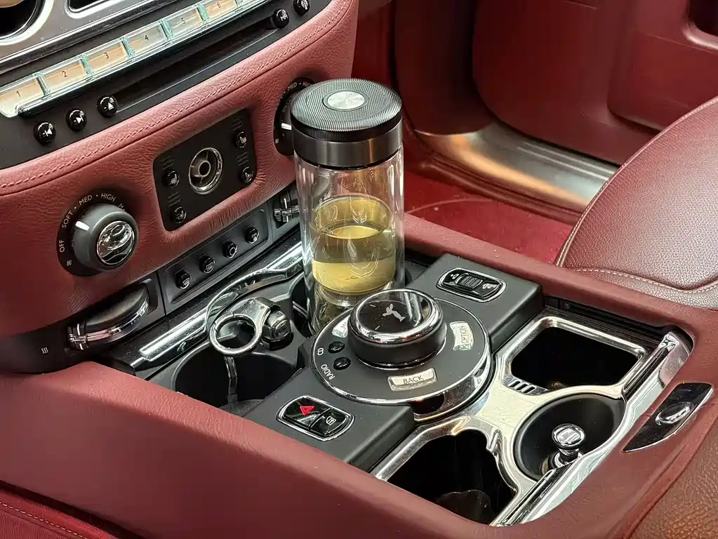 Rolls-Royce Ghost 2015 — фото 10