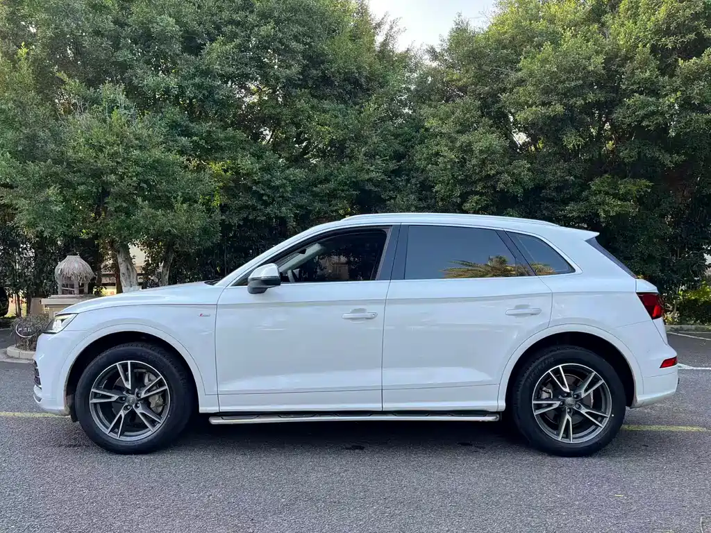 Audi Q5L 2020 — фото 12
