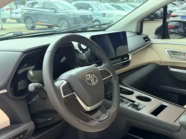 Toyota Granvia 2025