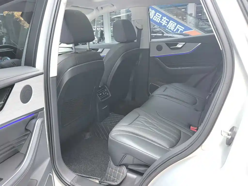 Hongqi HS5 2025