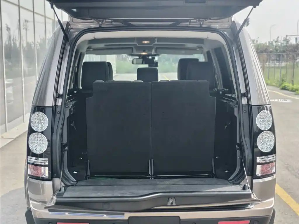 Land Rover Discovery 2016 — фото 15