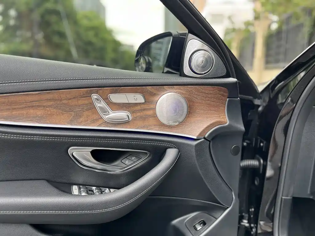 Mercedes-Benz E-Class 2019 — фото 17