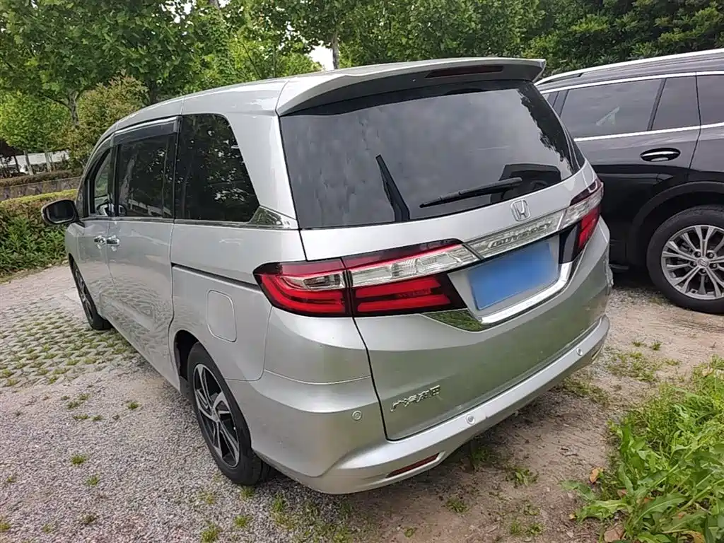 Honda Odyssey 2015 — фото 24