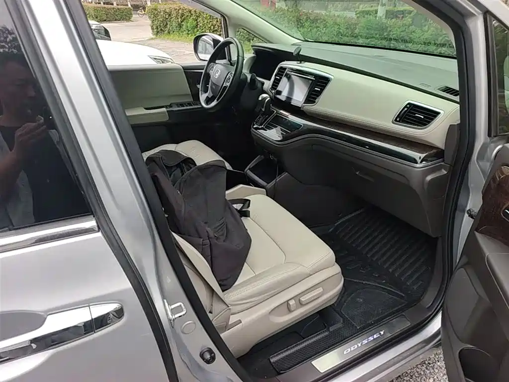 Honda Odyssey 2015 — фото 20