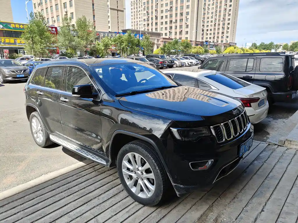 Jeep Grand Cherokee 2018 — фото 3