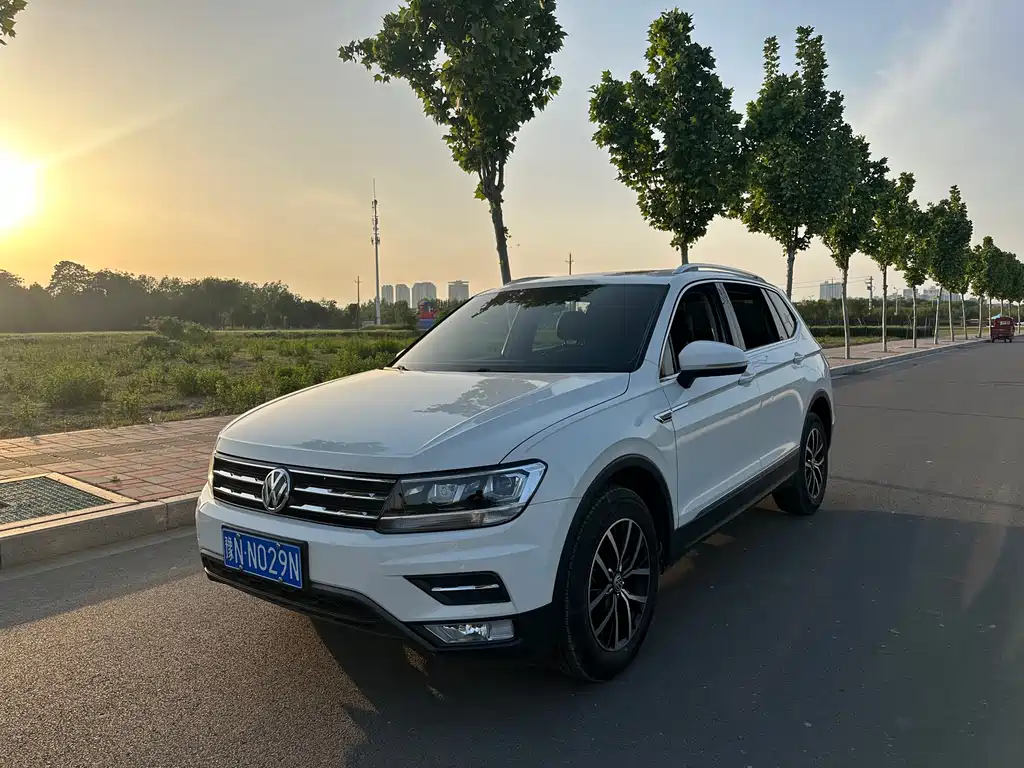 Volkswagen Tiguan L 2019 — фото 1