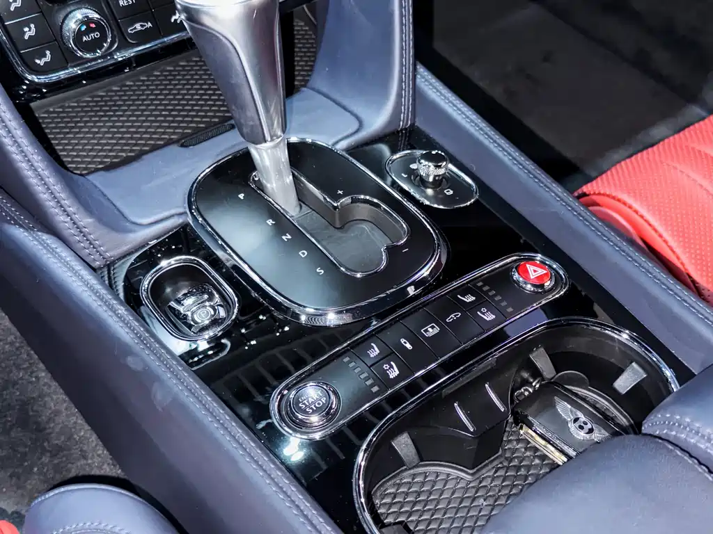 Bentley Flying Spur 2020 — фото 19