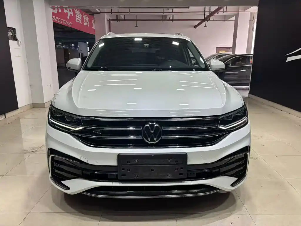 Volkswagen Tiguan L 2023 — фото 9