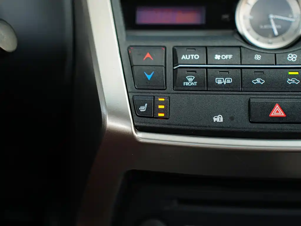 Lexus NX 2016 — фото 17