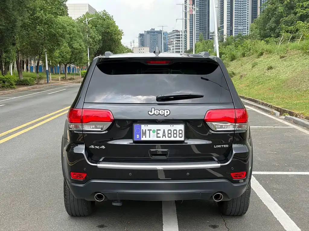 Jeep Grand Cherokee 2016 — фото 12