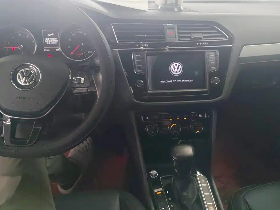 Volkswagen Tiguan L 2017 — фото 11
