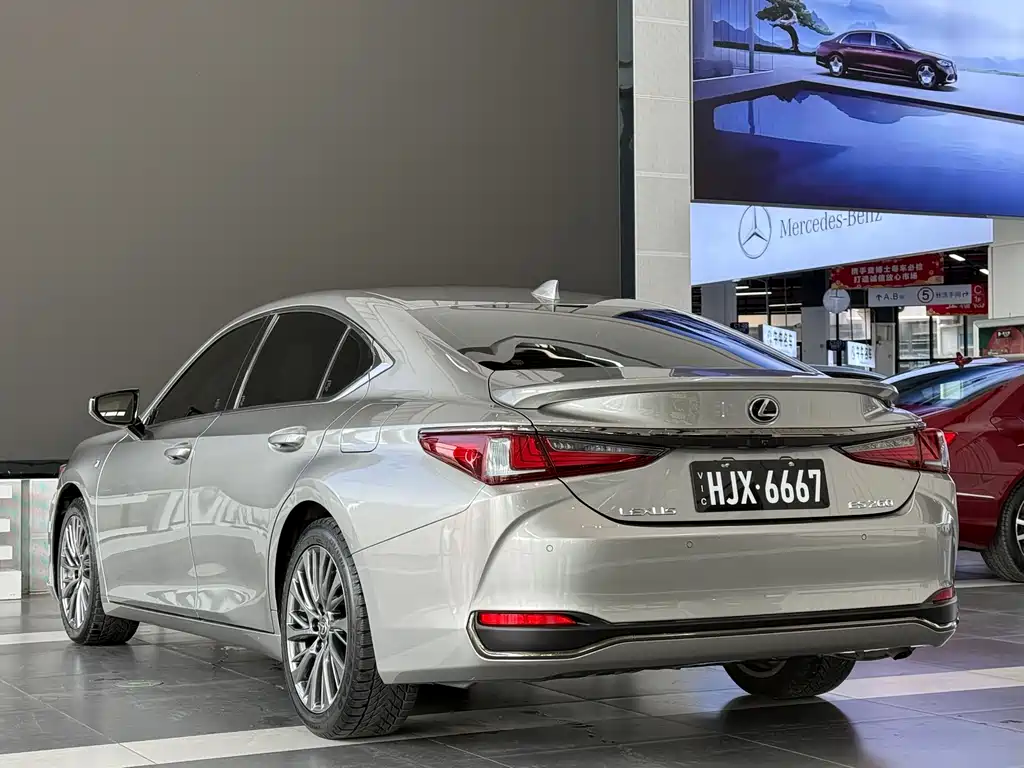 Lexus ES 2020 — фото 7