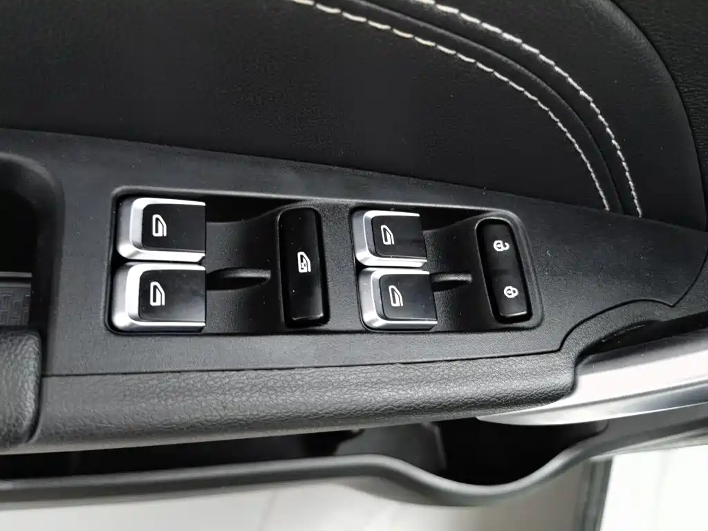 Geely Vision X3 2020 — фото 9