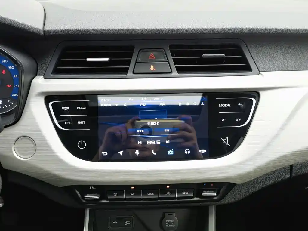 Geely Vision X3 2020 — фото 12