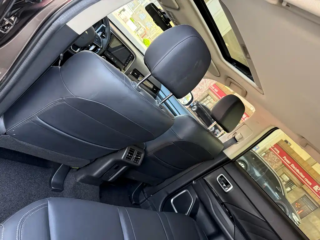 Mitsubishi Outlander 2019 — фото 11