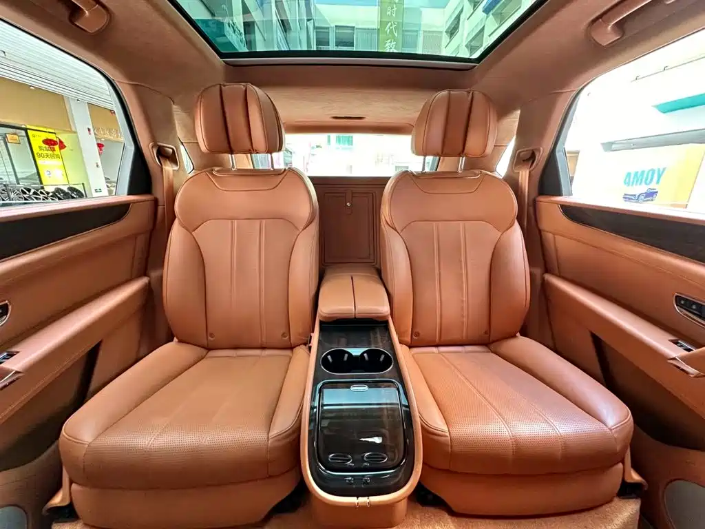 Bentley Bentayga 2019 — фото 14