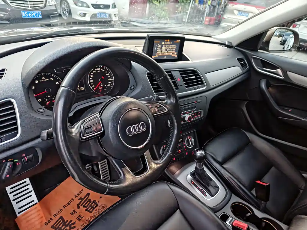 Audi Q3 2014 — фото 14