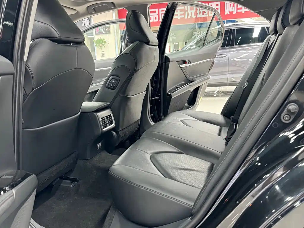 Toyota Camry 2023 — фото 21