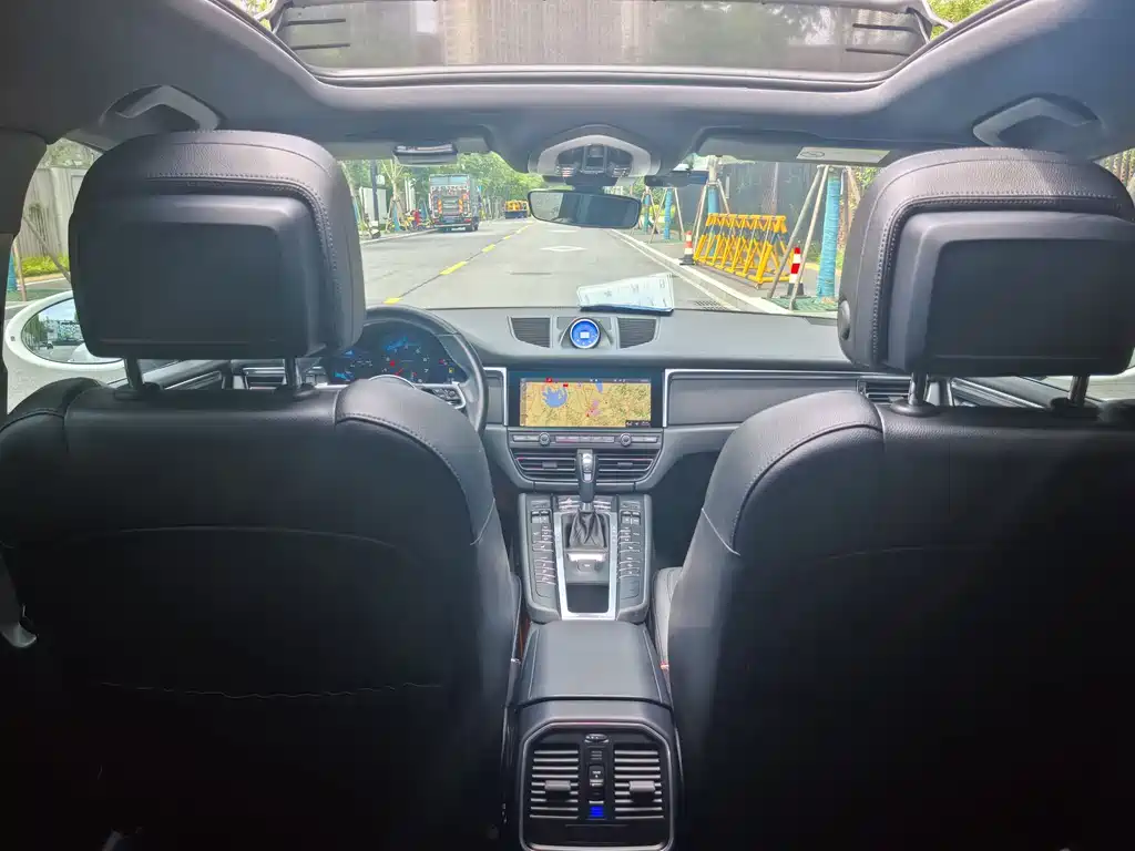 Porsche Macan 2018 — фото 10