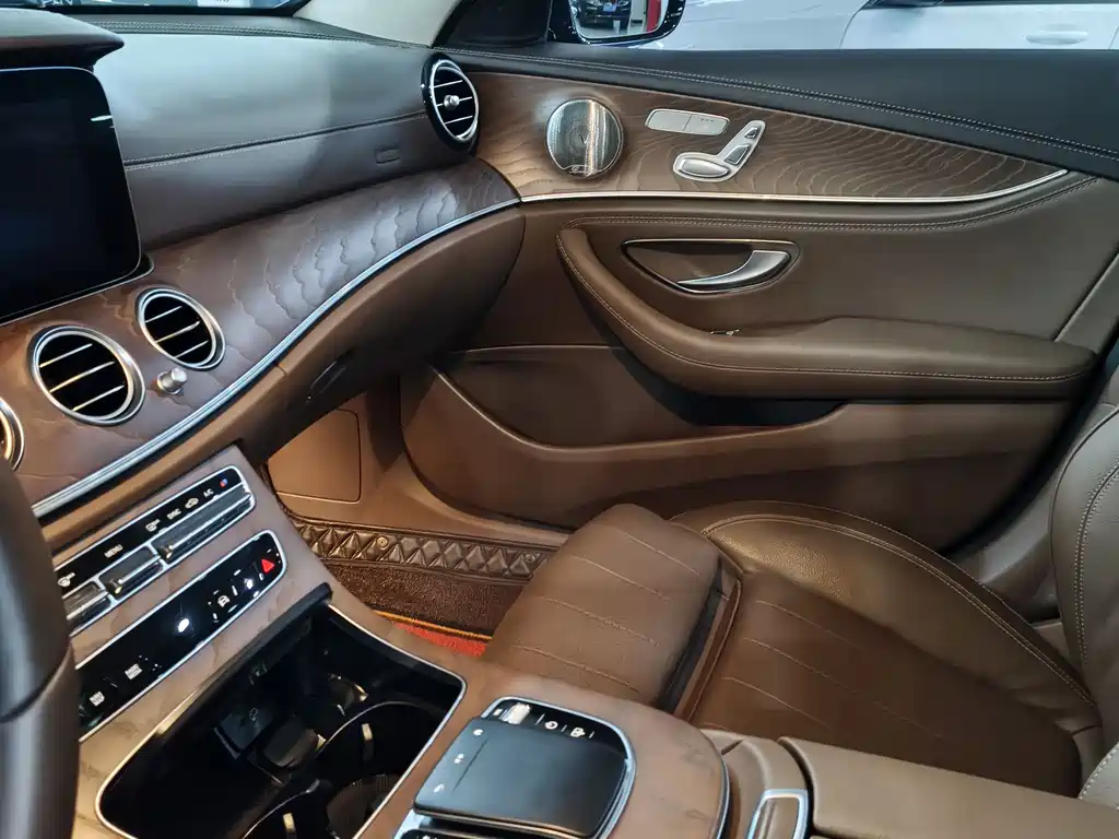 Mercedes-Benz E-Class 2022 — фото 14