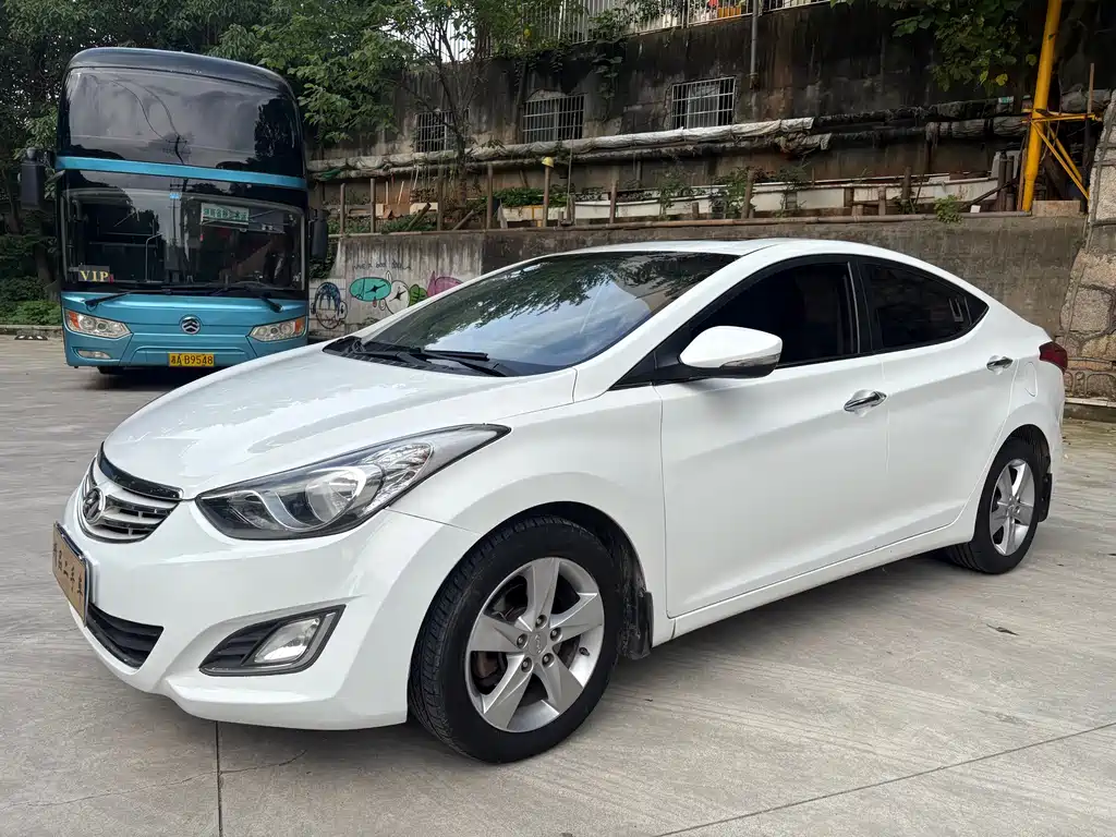 Hyundai Elantra 2013