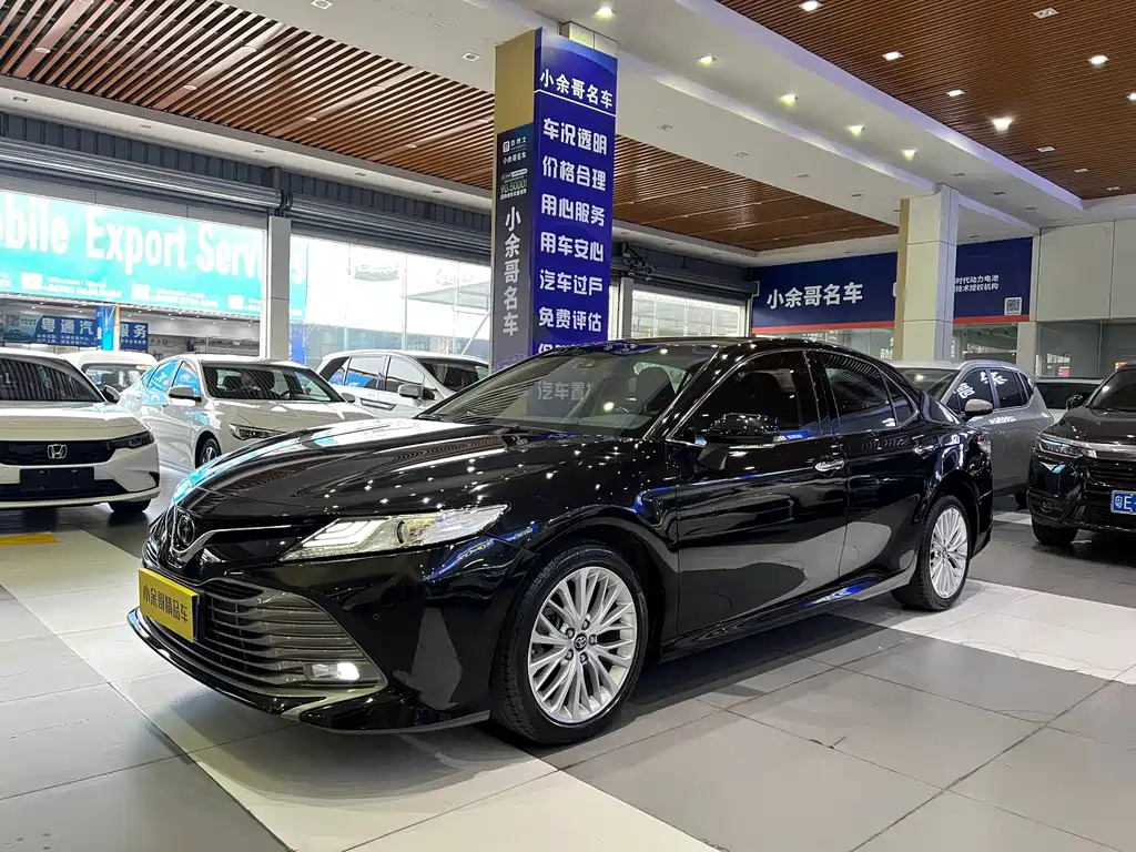 Toyota Camry 2018 — фото 3