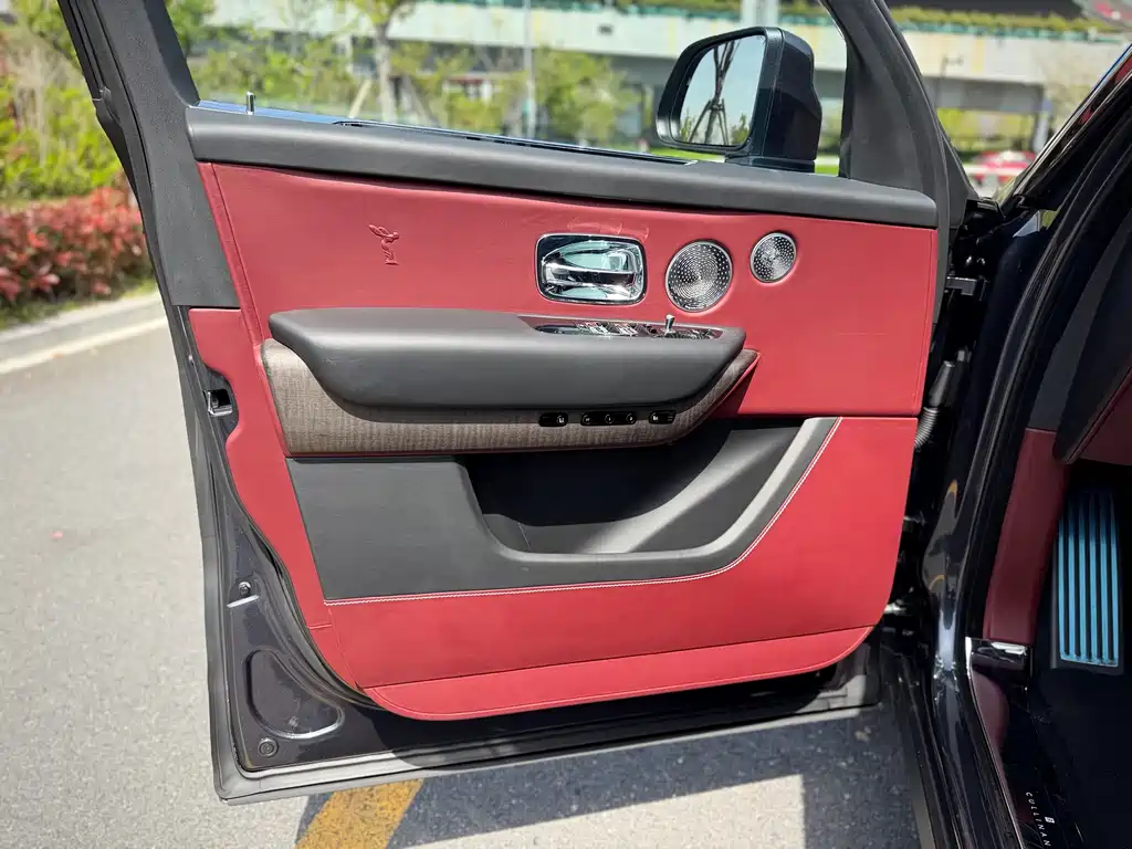 Rolls-Royce Cullinan 2019 — фото 9