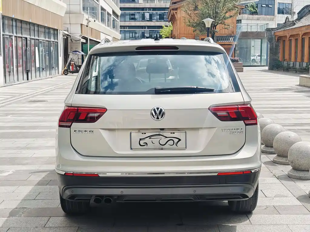 Volkswagen Tiguan L 2017 — фото 5