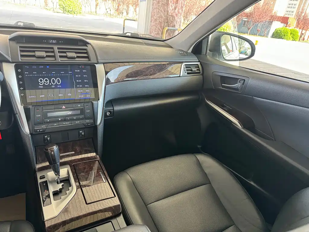 Toyota Camry 2016 — фото 10
