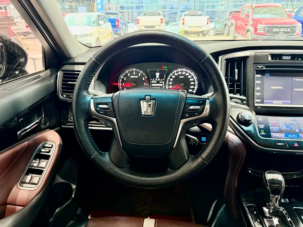 Toyota Crown 2017