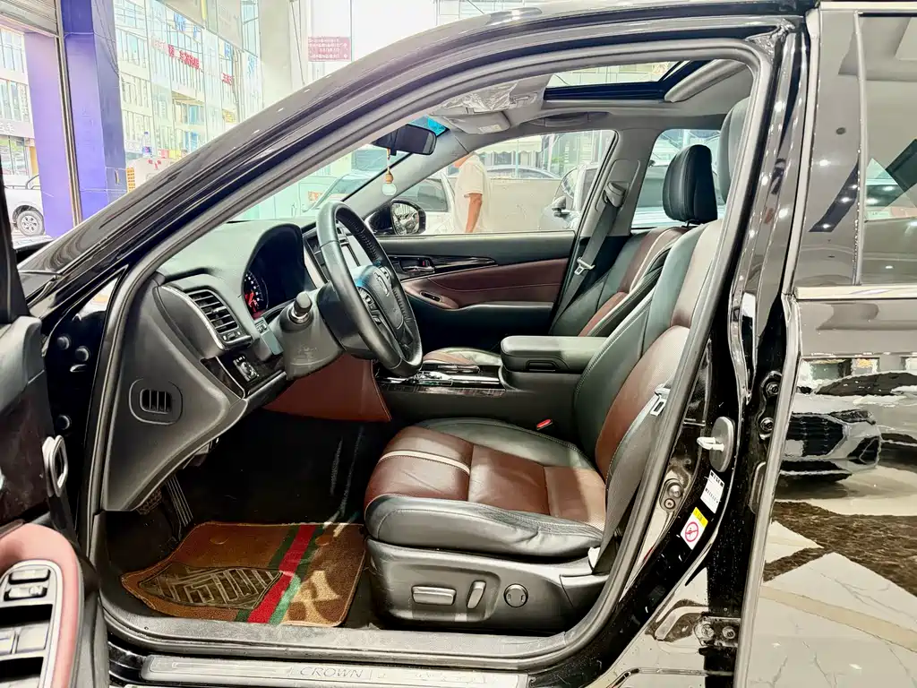 Toyota Crown 2017