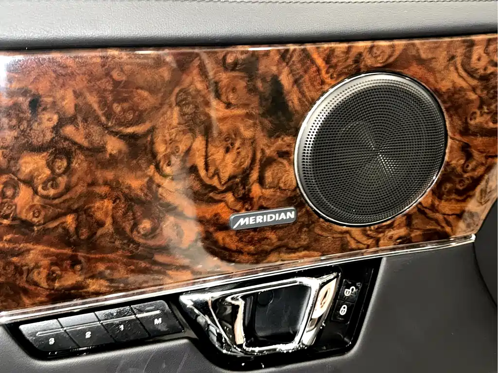 Jaguar XJ 2015 — фото 12