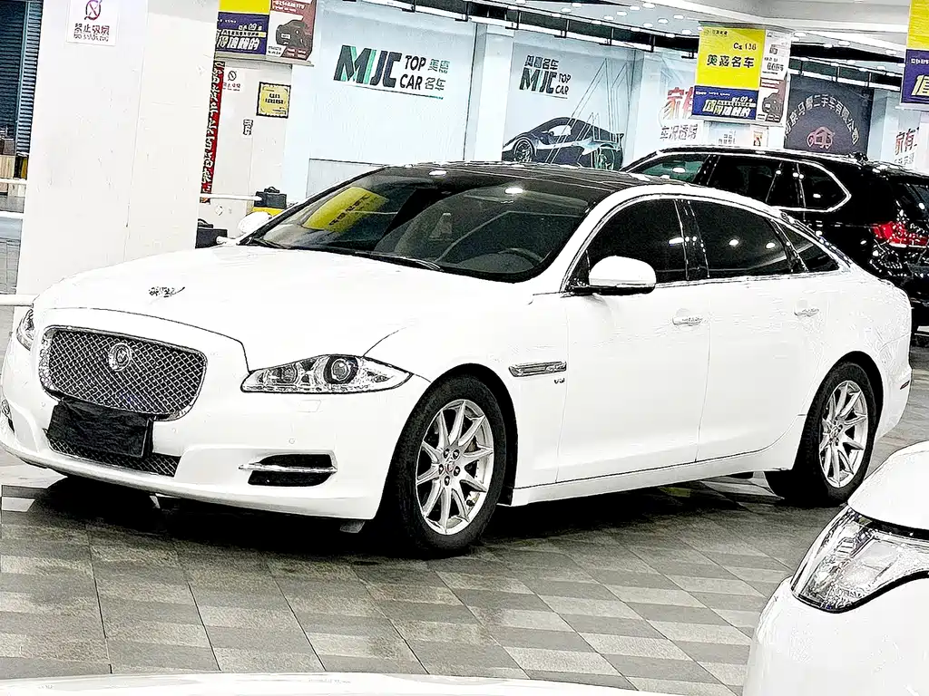 Jaguar XJ 2015 — фото 1