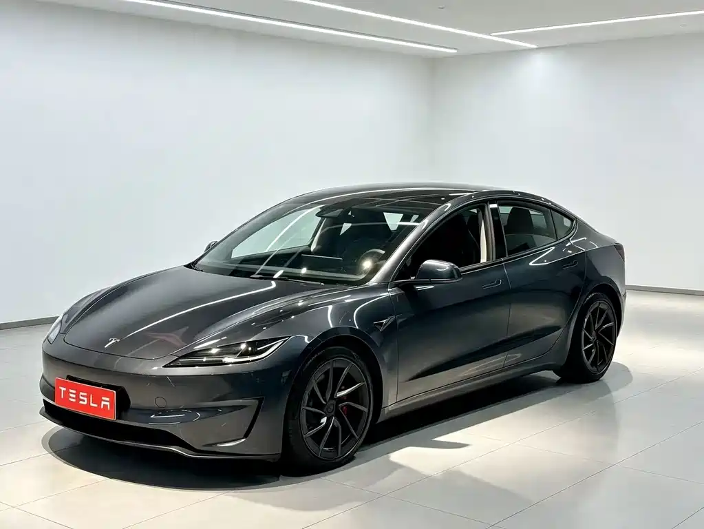 Tesla Model 3 2025 — фото 1