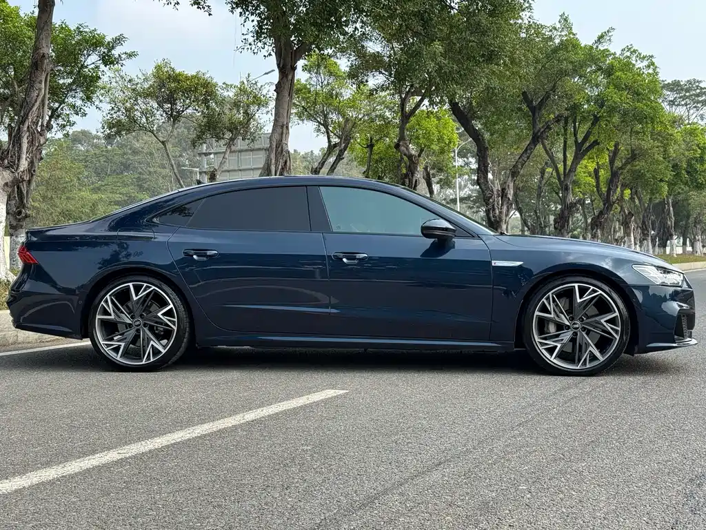 Audi A7L 2022 — фото 8